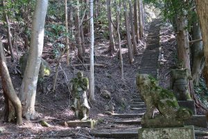 高宕観音手前の階段