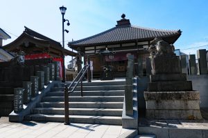 成田山新勝寺の参道沿いにある薬師堂